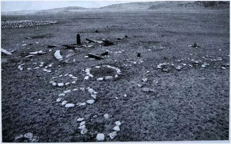 Дулаттардың ежелгі қорымдары. Мыңүйсін ойпаты