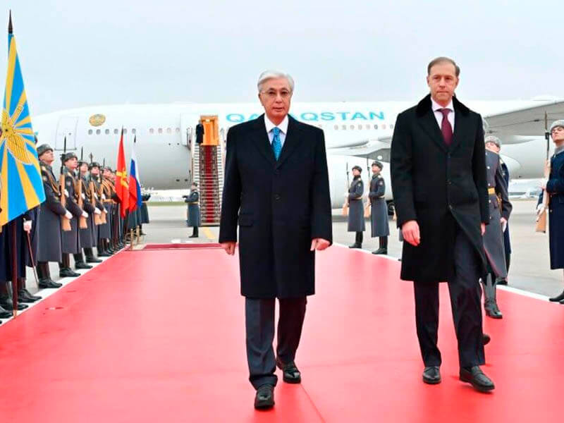 ✈ Тоқаев АҚШ сапарының артын ала неге бірден Мәскеуге барды?